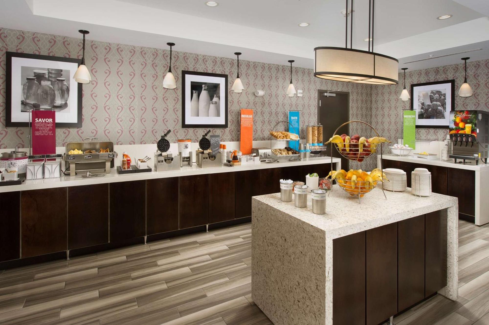 Hampton Inn Louisville East Hurstbourne Esterno foto