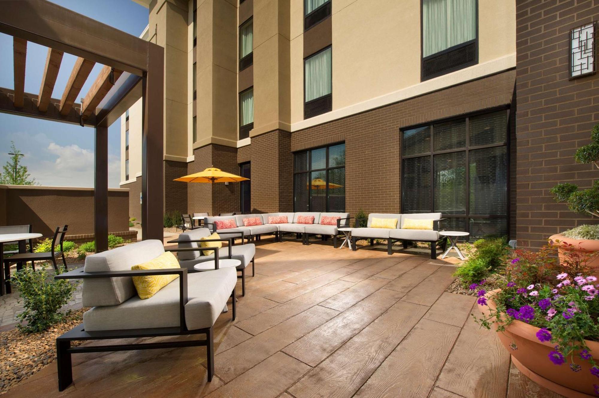Hampton Inn Louisville East Hurstbourne Esterno foto