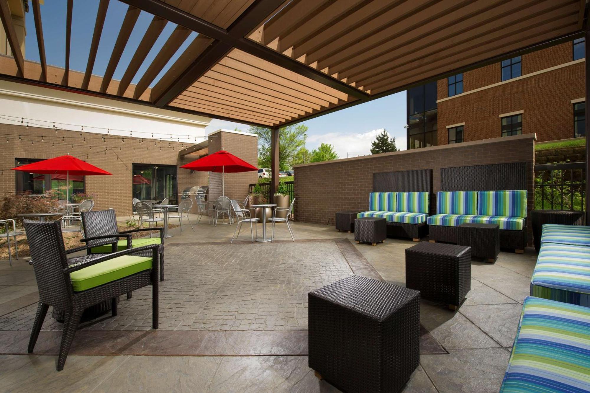 Hampton Inn Louisville East Hurstbourne Esterno foto